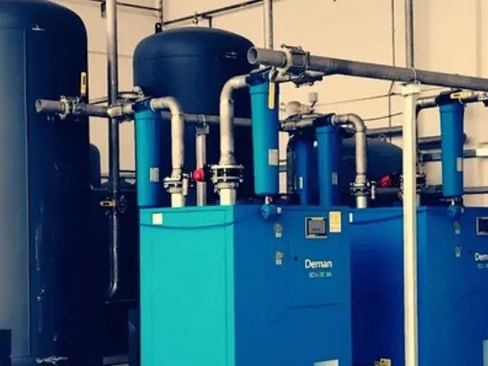 Compresseurs et sécheurs d'une centrale d'air médical